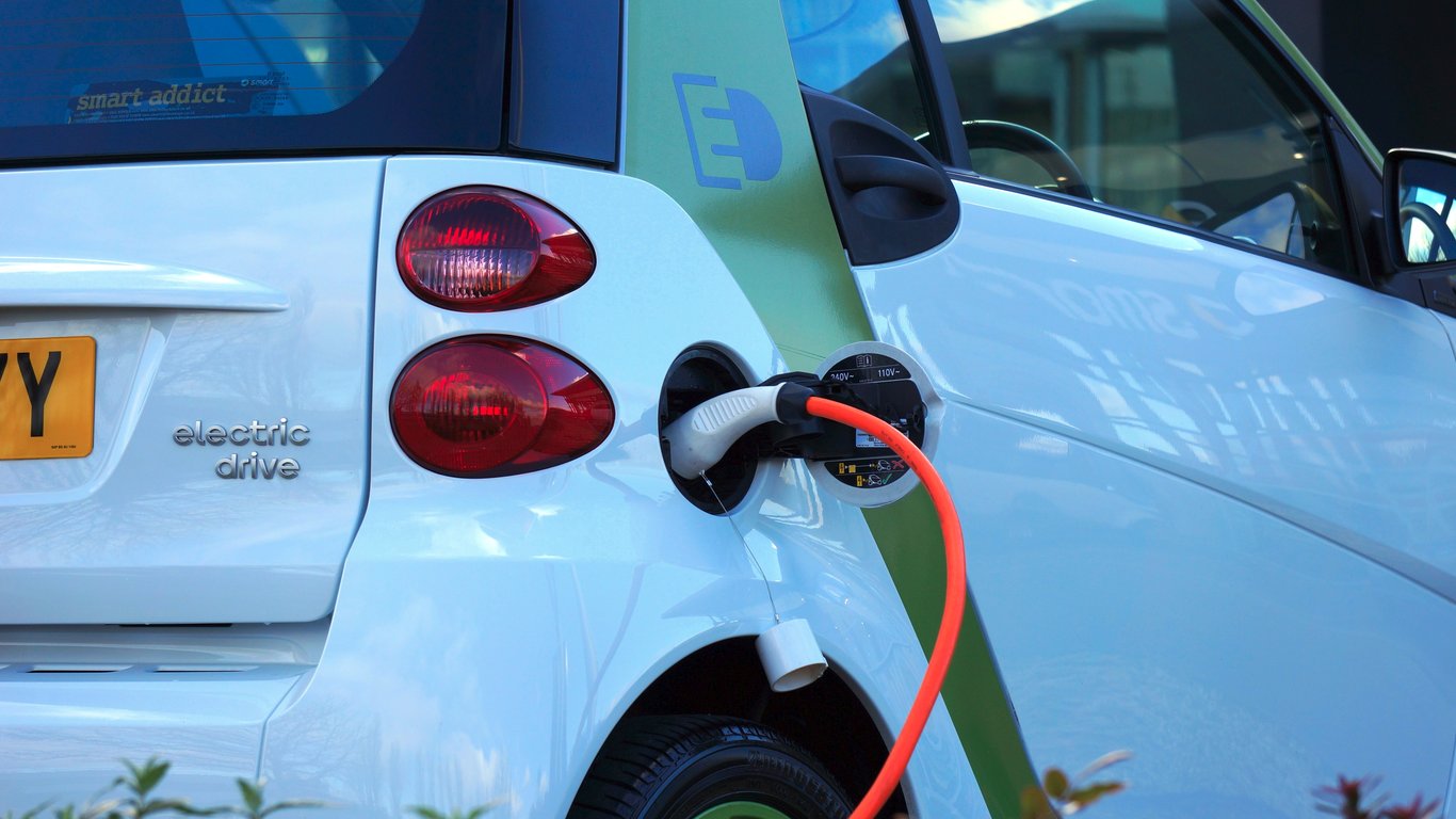 Conheça os diferentes tipos de carregadores de carros elétricos